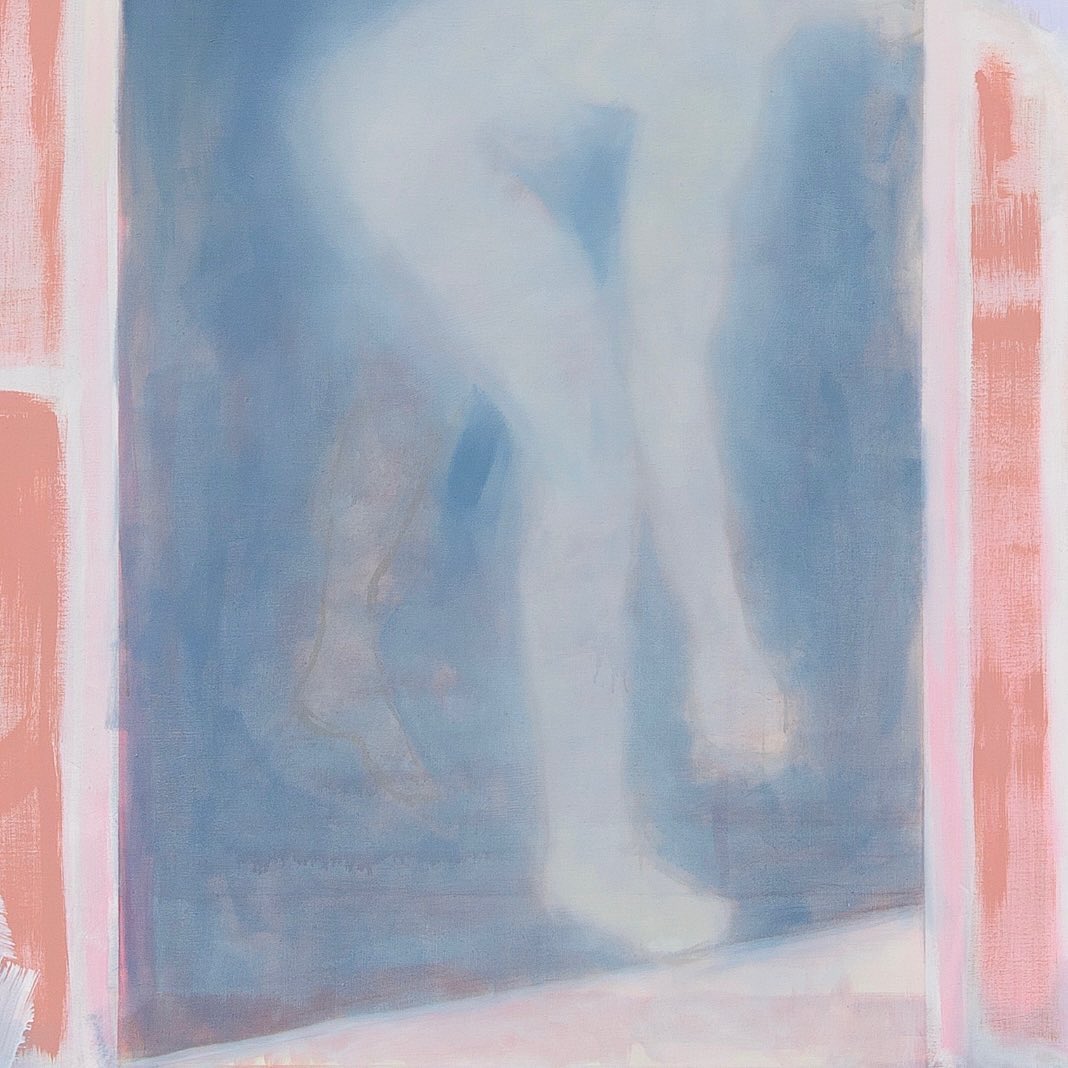 La peinture s'écaille et l'eau dévale le ciment, ils se douchent cachés dans le jardin by Simon Martin