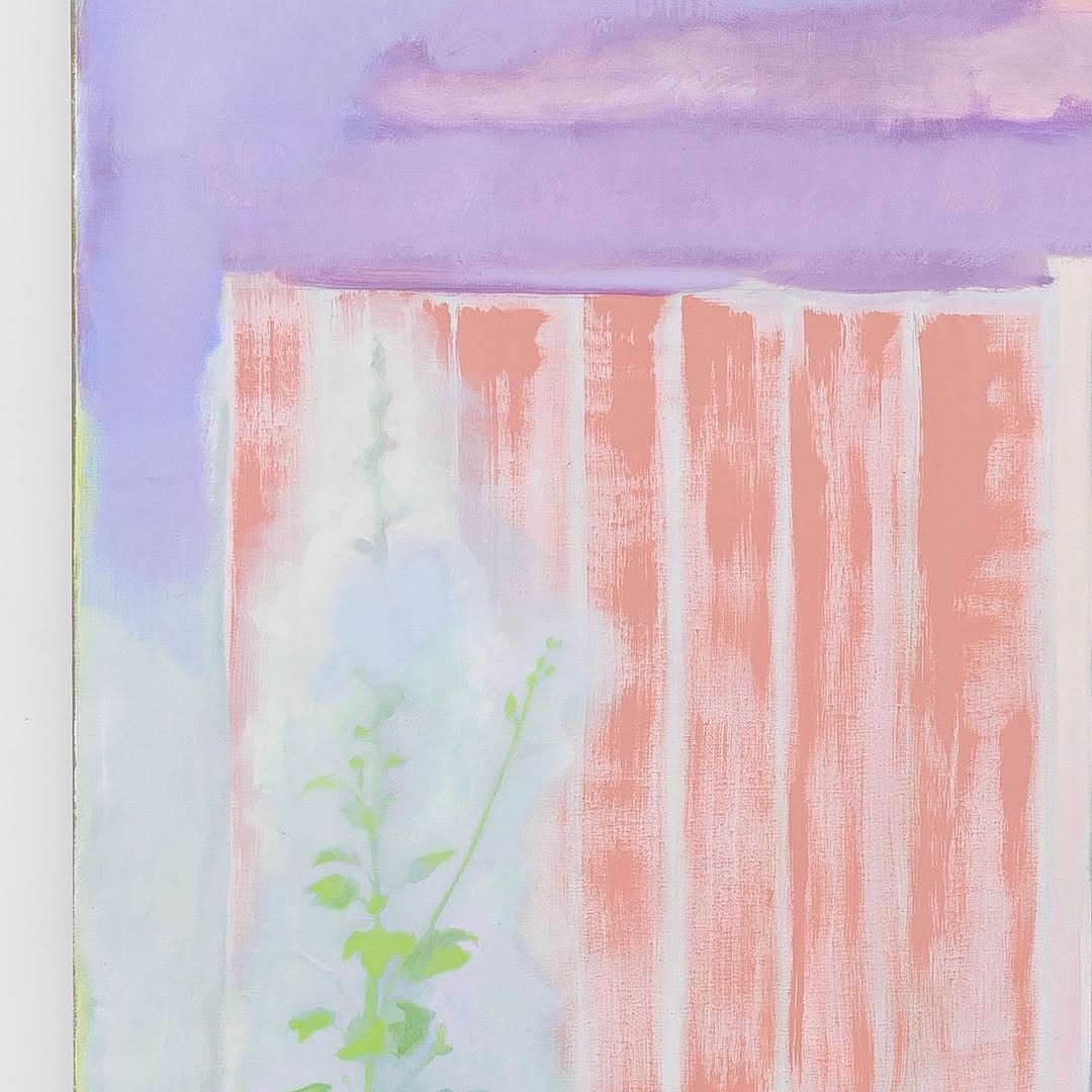 La peinture s'écaille et l'eau dévale le ciment, ils se douchent cachés dans le jardin by Simon Martin